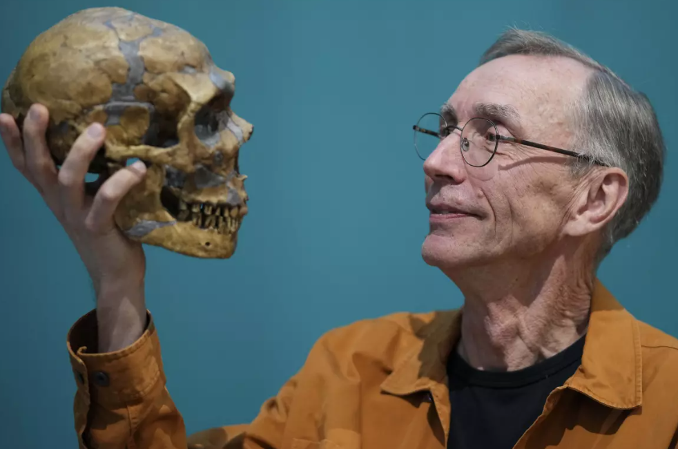 Can Evolution Explain Modern Human Behavior